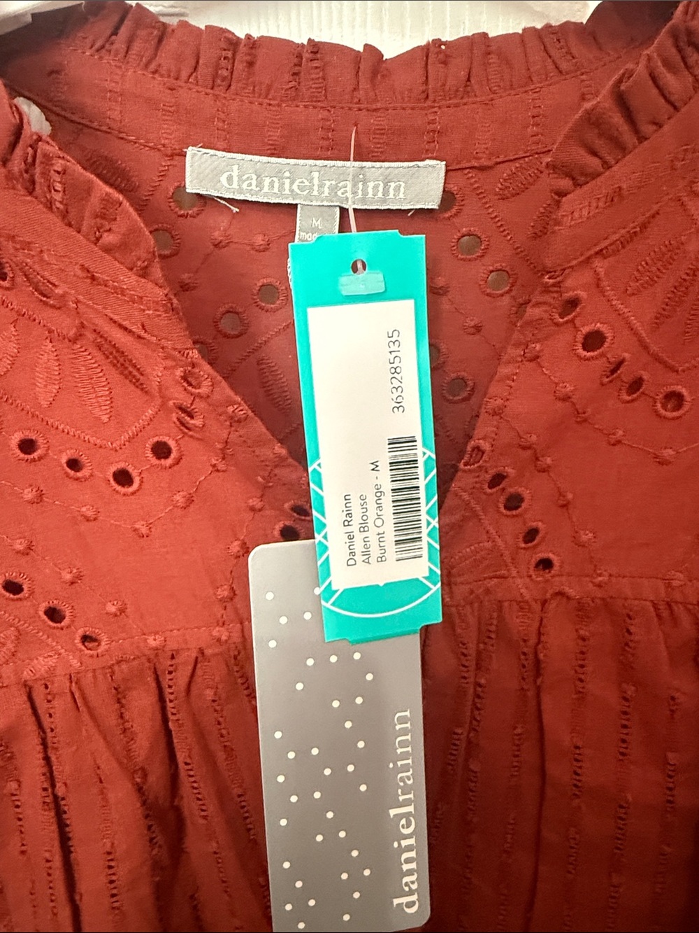 Daniel Rainn rust red eyelet flutter sleeve blouse - Picture 2 of 3